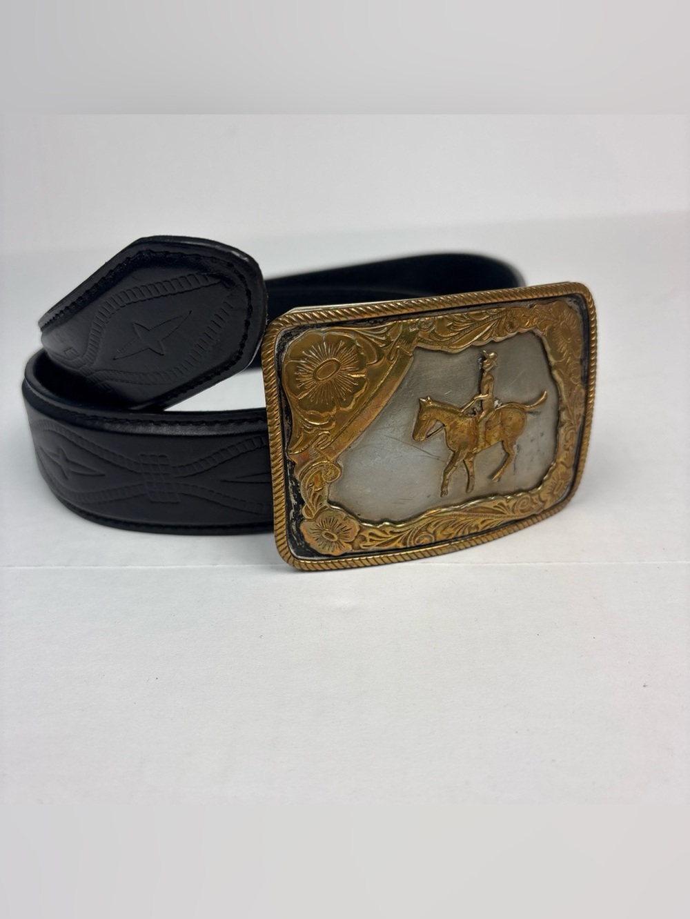 ROCKMOUNT Adult Cowboy Belt Buckle Black Leather Embossed Nickel Siver Western